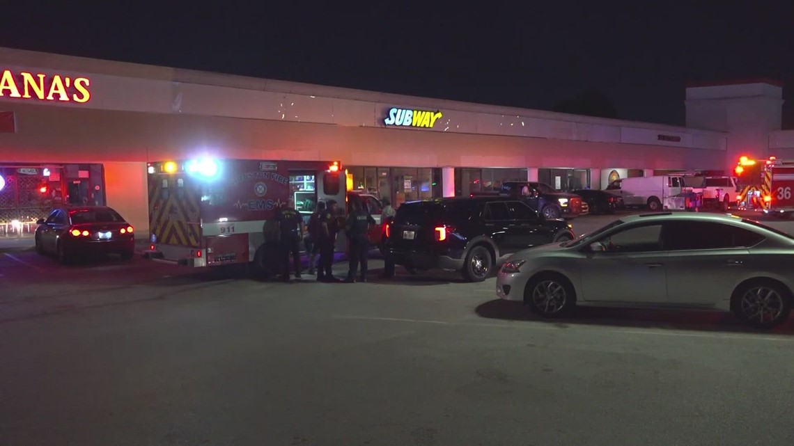 Gunman on the run after 5 shot, one fatally, at after-hours bar in ...