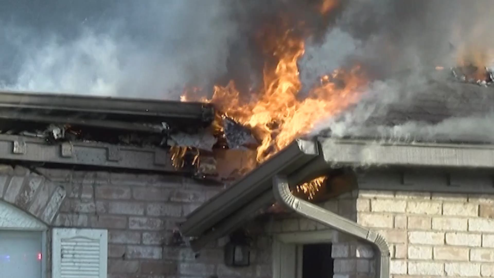 Fire damages townhome complex in Willis, TX