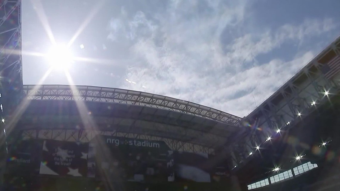 WATCH: Texans open NRG Stadium roof for Week 11 vs. Patriots