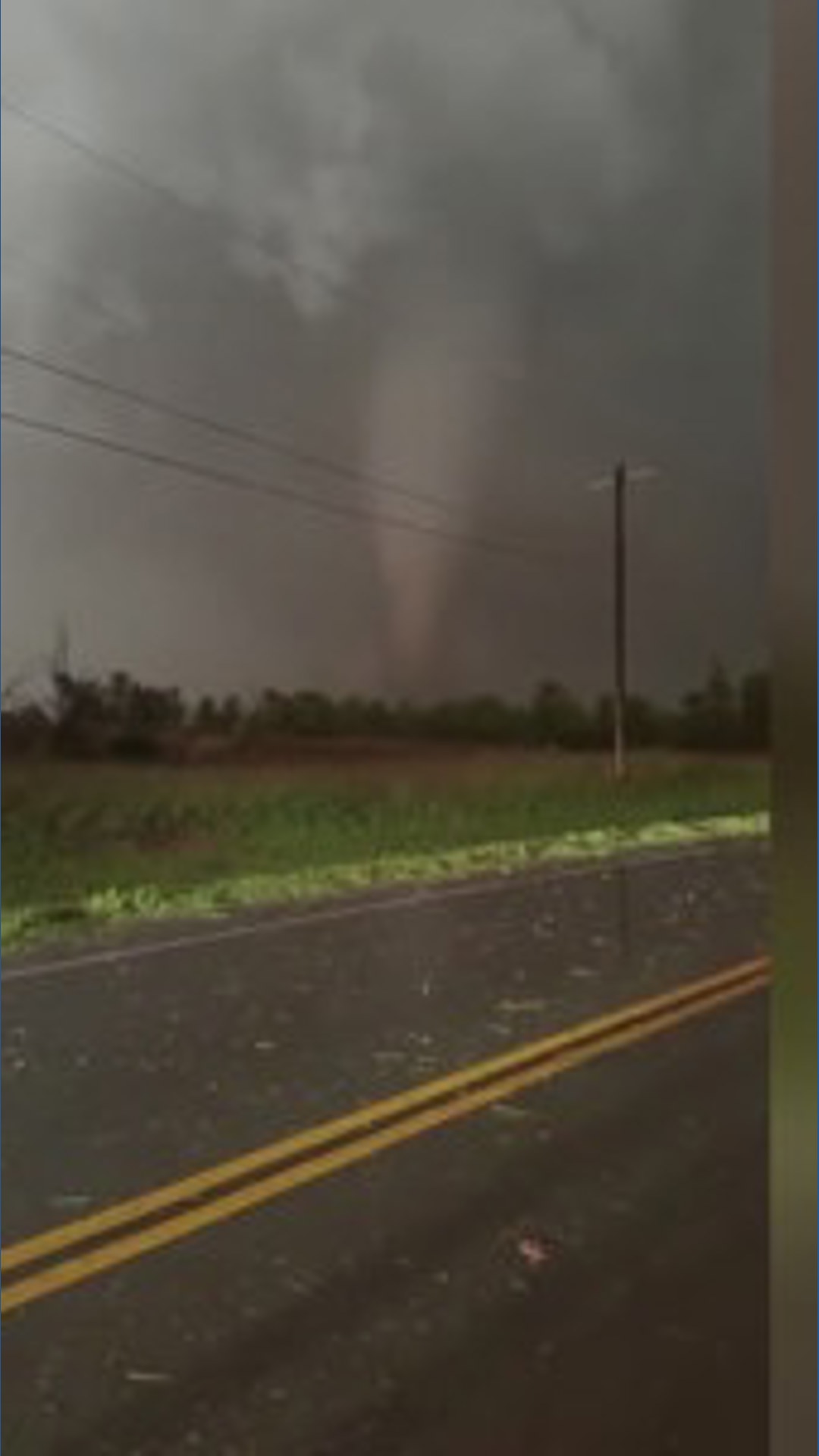 Tornado caught on camera tearing through Central Oklahoma | khou.com