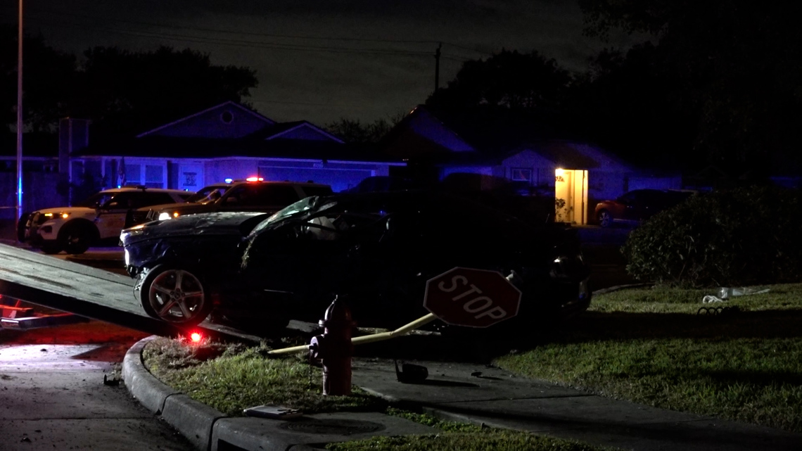 Man dead in crash after racing in Channelview neighborhood: HCSO | khou.com