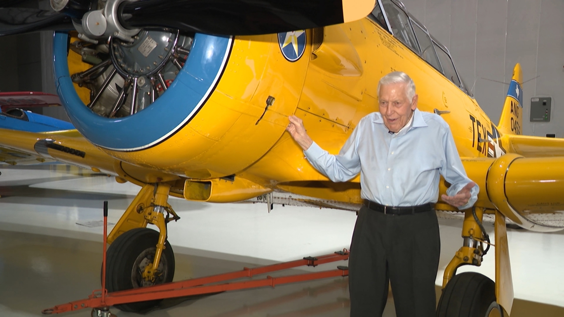 He flew missions over Korea. Decades later, Fleet Week Houston gave him a moment he'll never forget