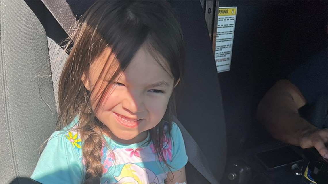 Girl found wandering alone in Pasadena parking lot | khou.com