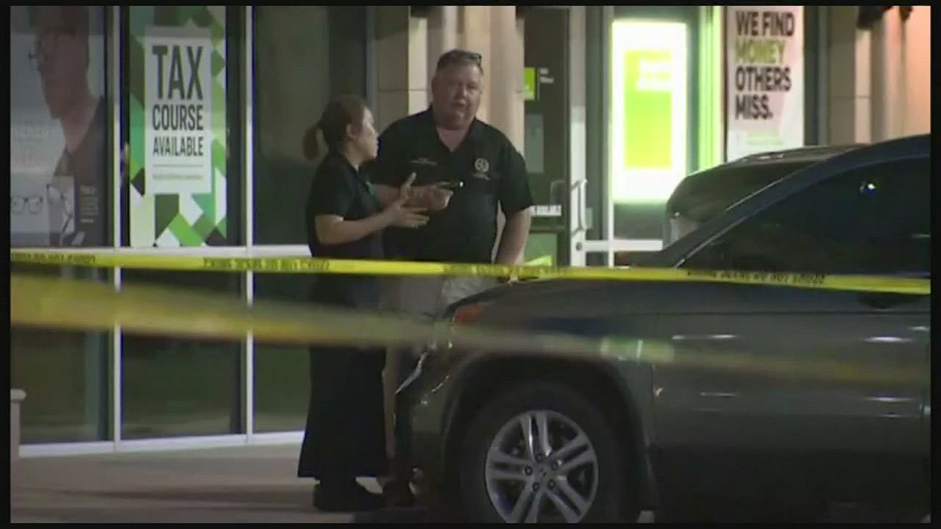 FORT BEND COUNTY, Texas- A man was shot and killed in a busy shopping center in Cinco Ranch on Friday night, authorities said.