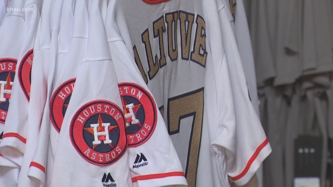 Jose Altuve denies wearing electronic device under Astros jersey