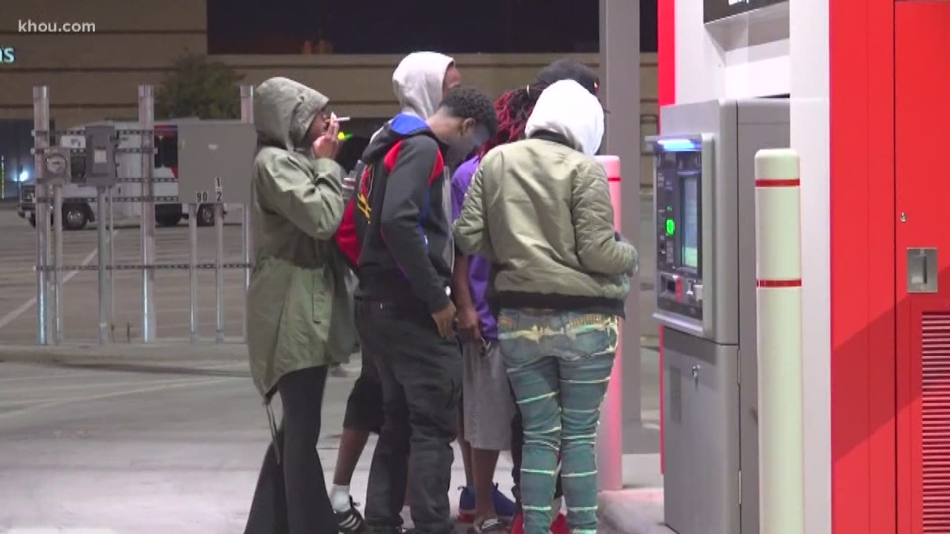 Deputies cleared a crowd surrounding a malfunctioning ATM after it started dispensing $100 bills overnight. And we got word this afternoon that people who got the extra cash get to keep it.