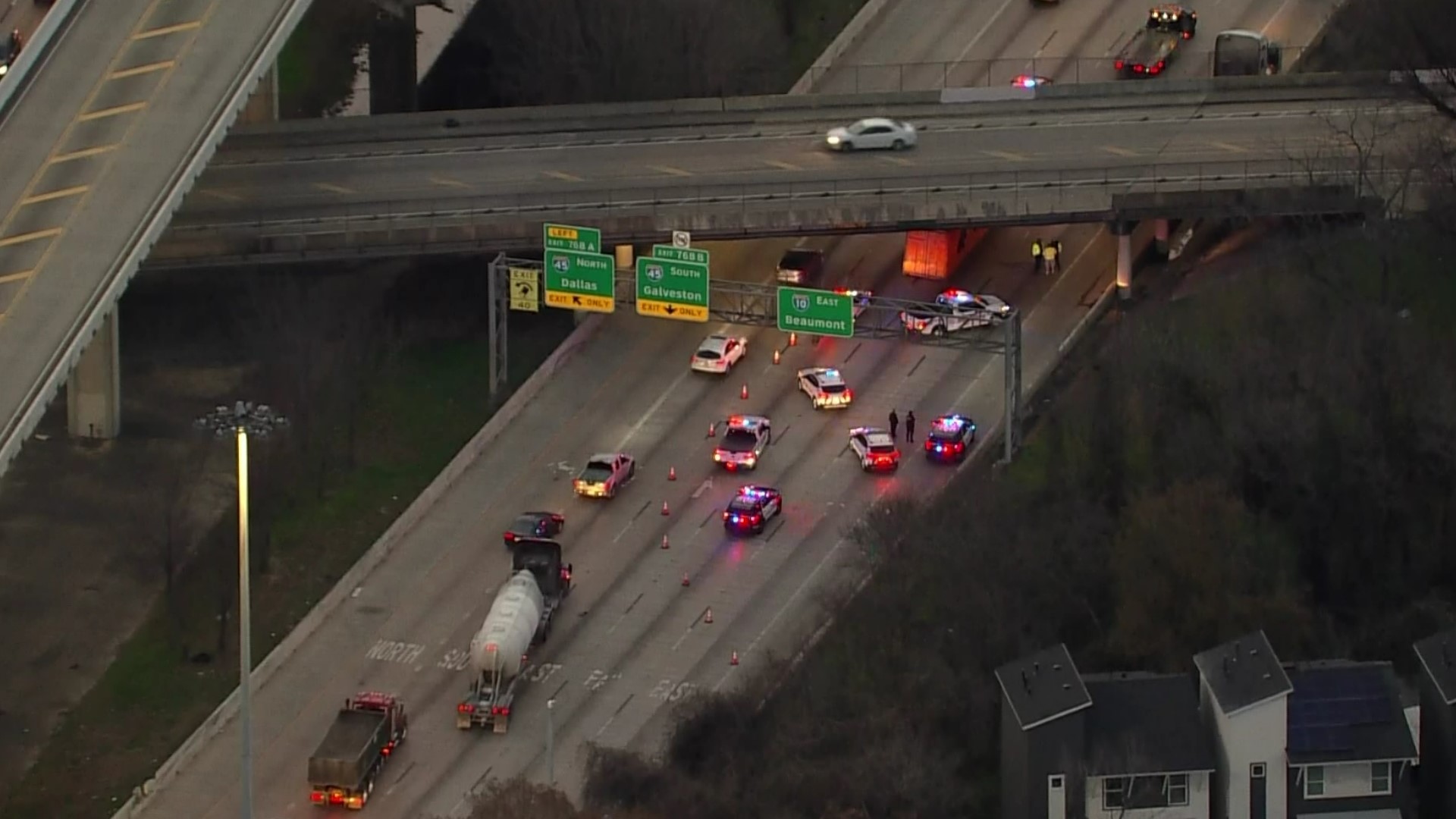 Raw video 18 wheeler hits bridge on Katy Freeway loses container near Houston Avenue