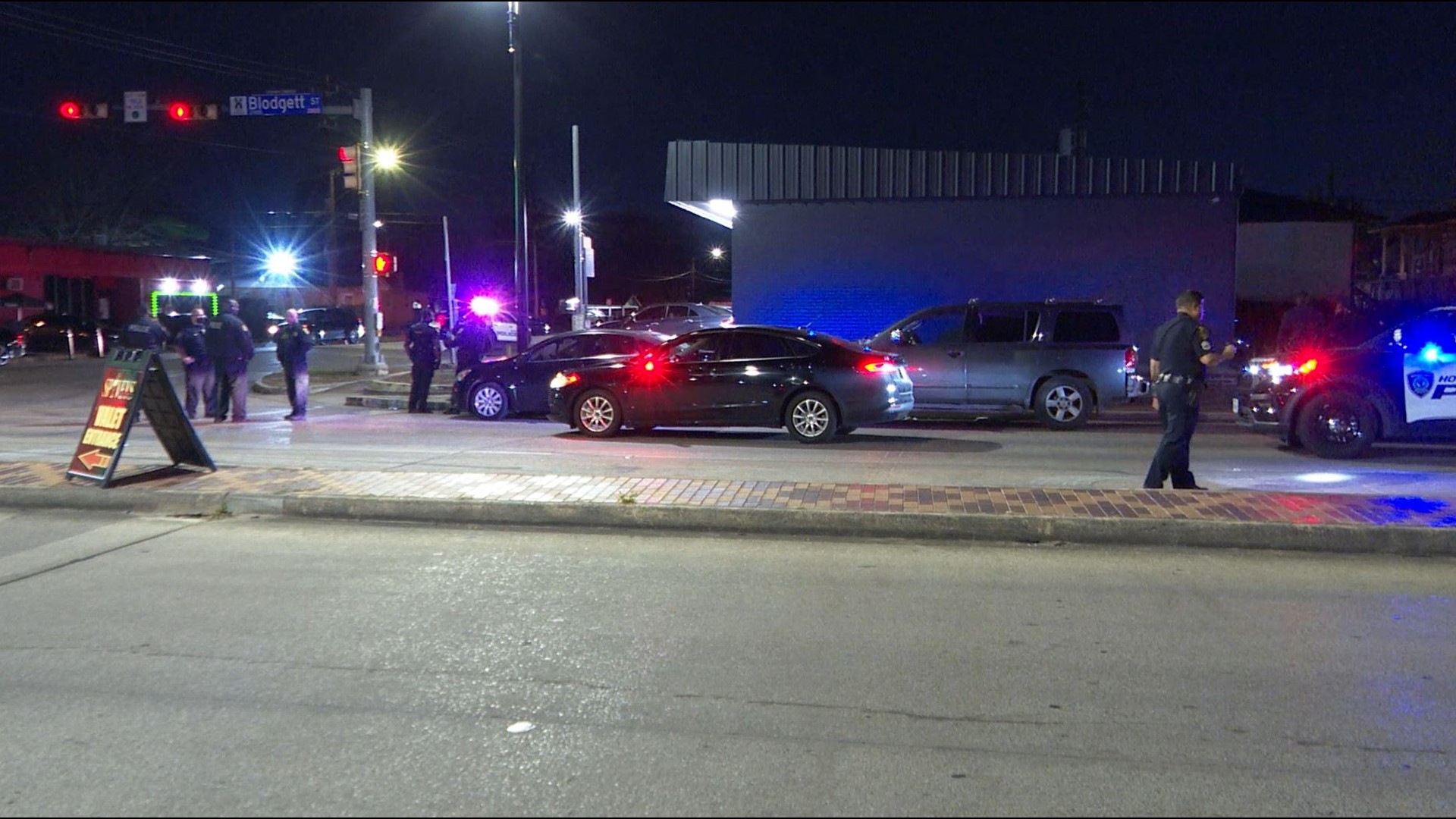 Security guard shot outside The Locker Room bar in Houston | khou.com