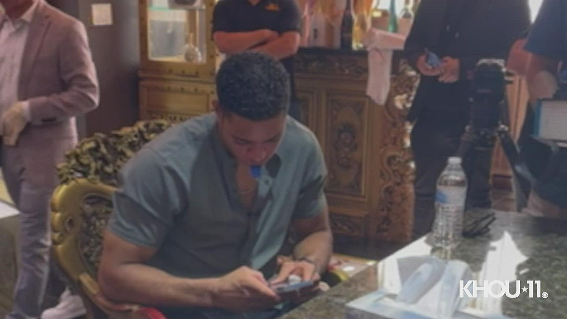 Astros fan proposed to Jeremy Pena at World Series parade: Peña, will you  marry me?