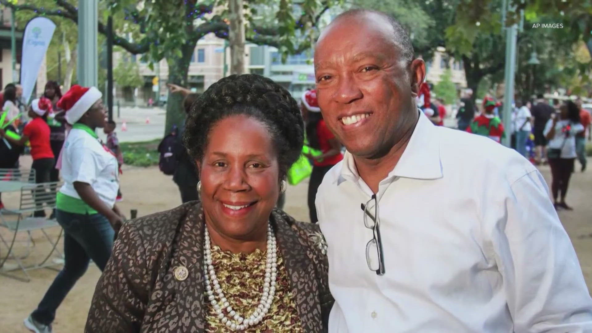 Jason Lee and Erica Lee Carter said they have endorsed former Houston Mayor Sylvester for their mother’s seat.