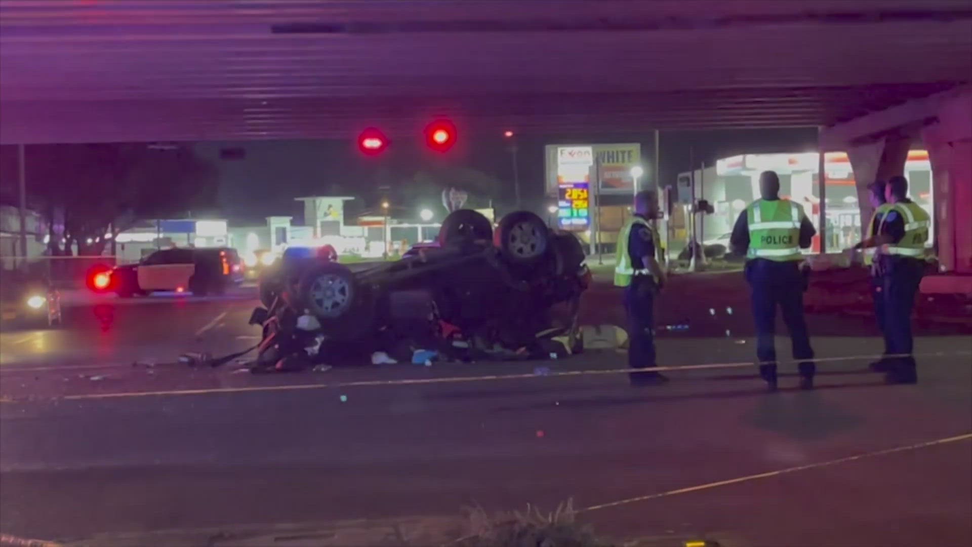 Houston crash: 1 dead, 1 injured after car crashes into tree on S