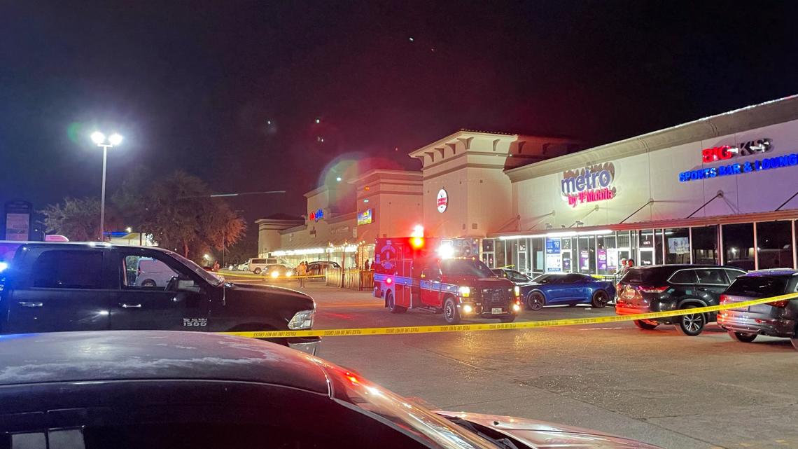 Man found shot to death at sports bar in Houston's south side, police say
