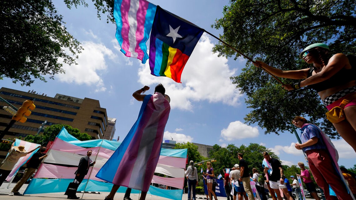 Hakim mengeluarkan TRO pada investigasi Texas terhadap keluarga trans