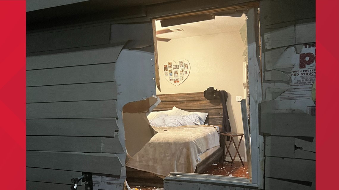 Vehicle crashes into home | Katy, Texas news - Vimarsana News