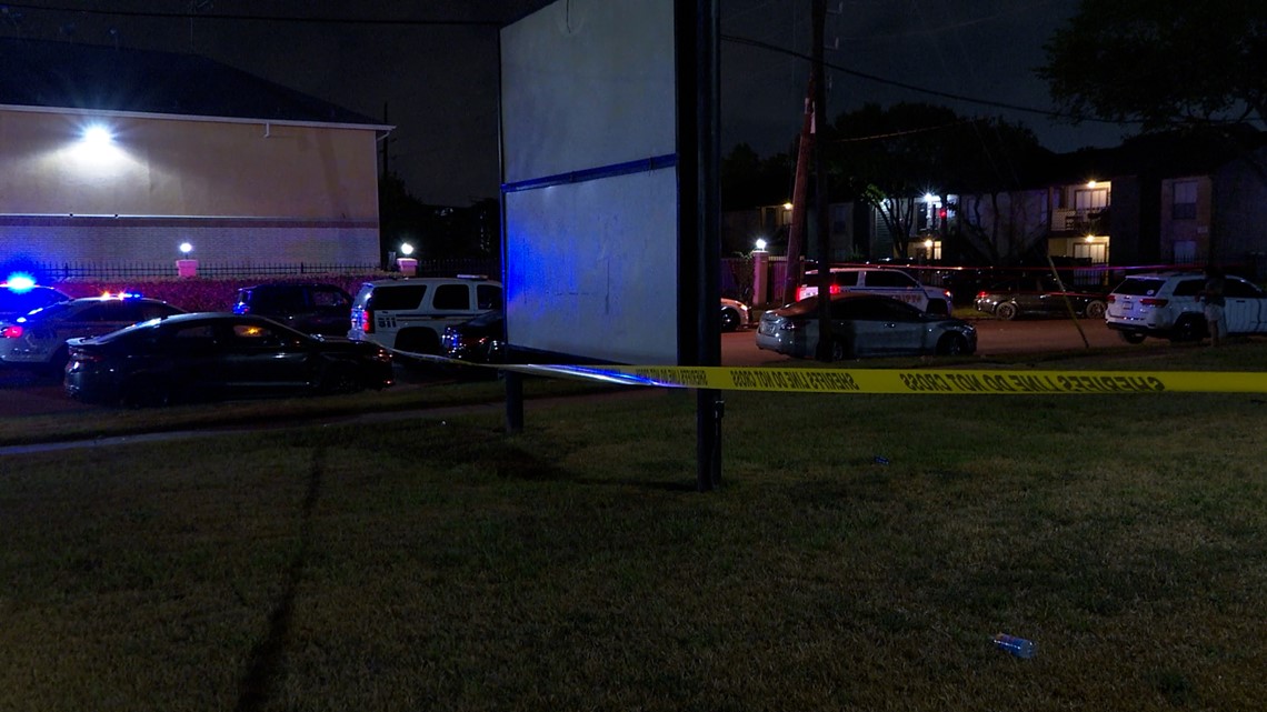 Penembakan di Houston, Texas: Seorang pria ditembak setelah menabrak mobil yang diparkir