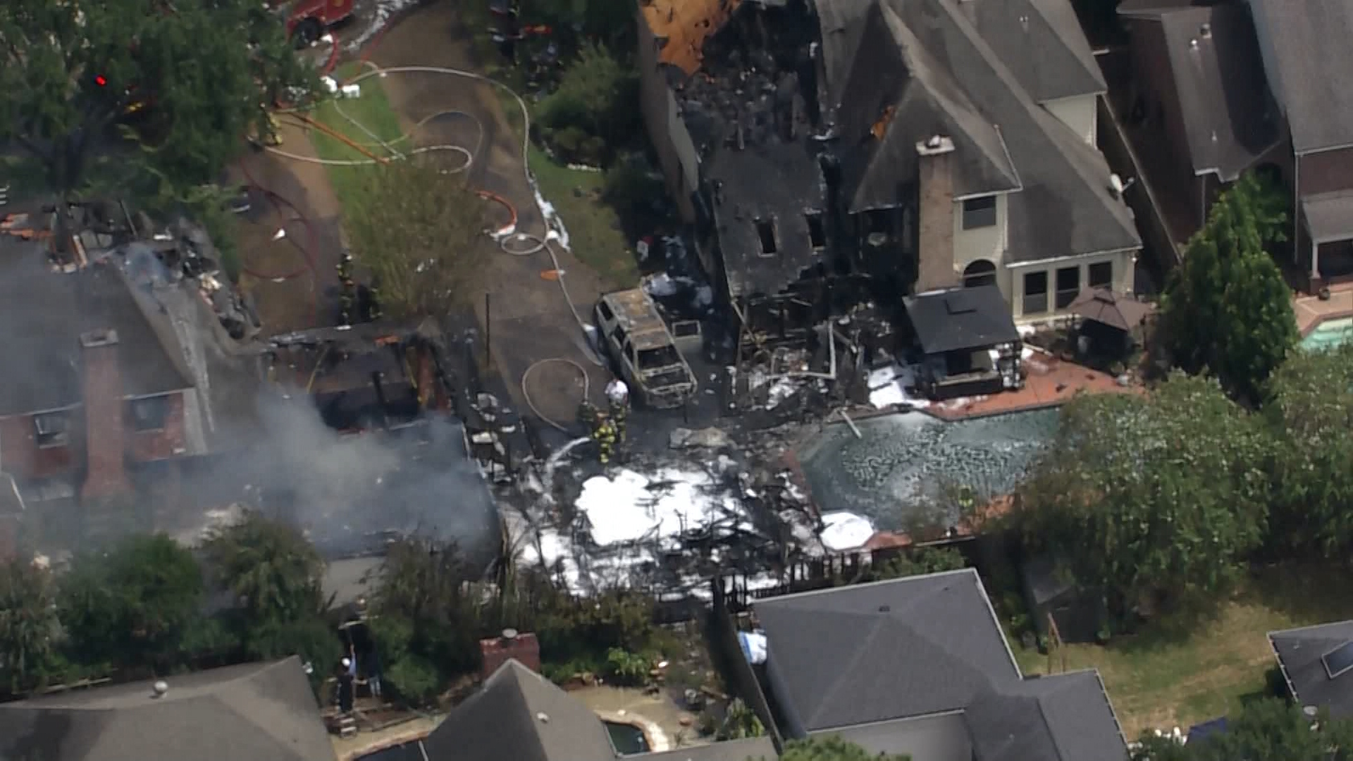Two neighboring homes catch fire in northwest Harris County subdivision
