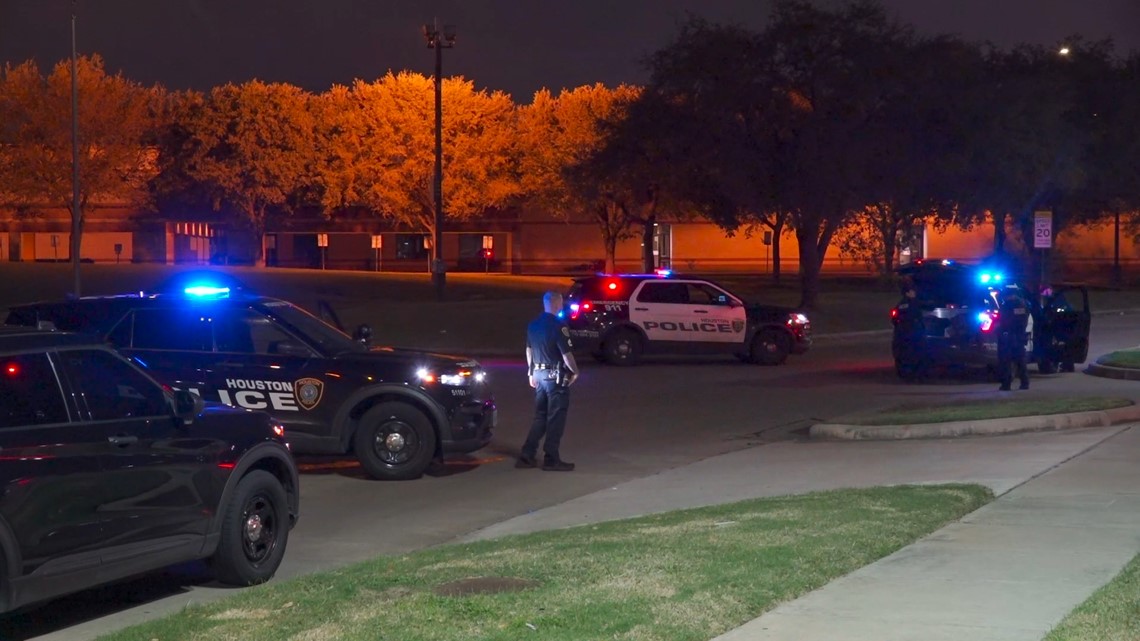 Houston Shooting: Woman Shot In The Back During Possible Robbery | Khou.com