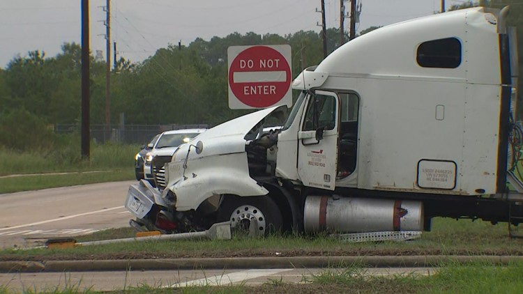 Deadly Crash In Northeast Harris County | Khou.com