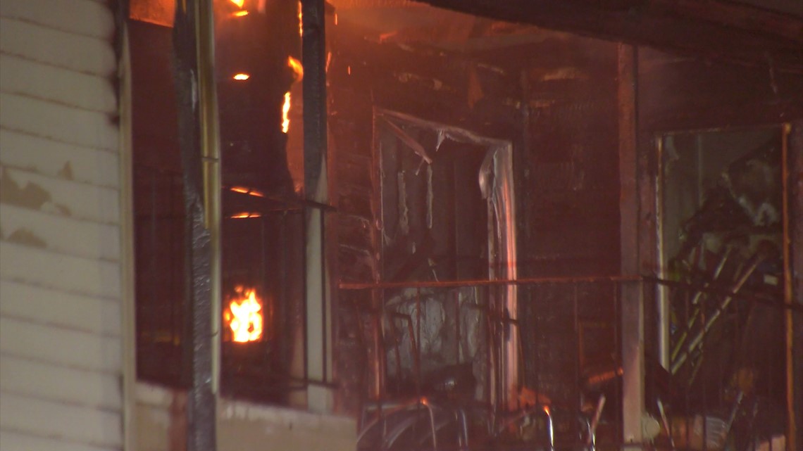 Lusinan tanpa rumah setelah kebakaran apartemen |  Berita Houston, Texas