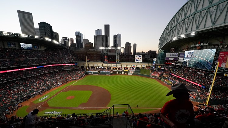 Time-lapse video of Minute Maid Park's roof closing 