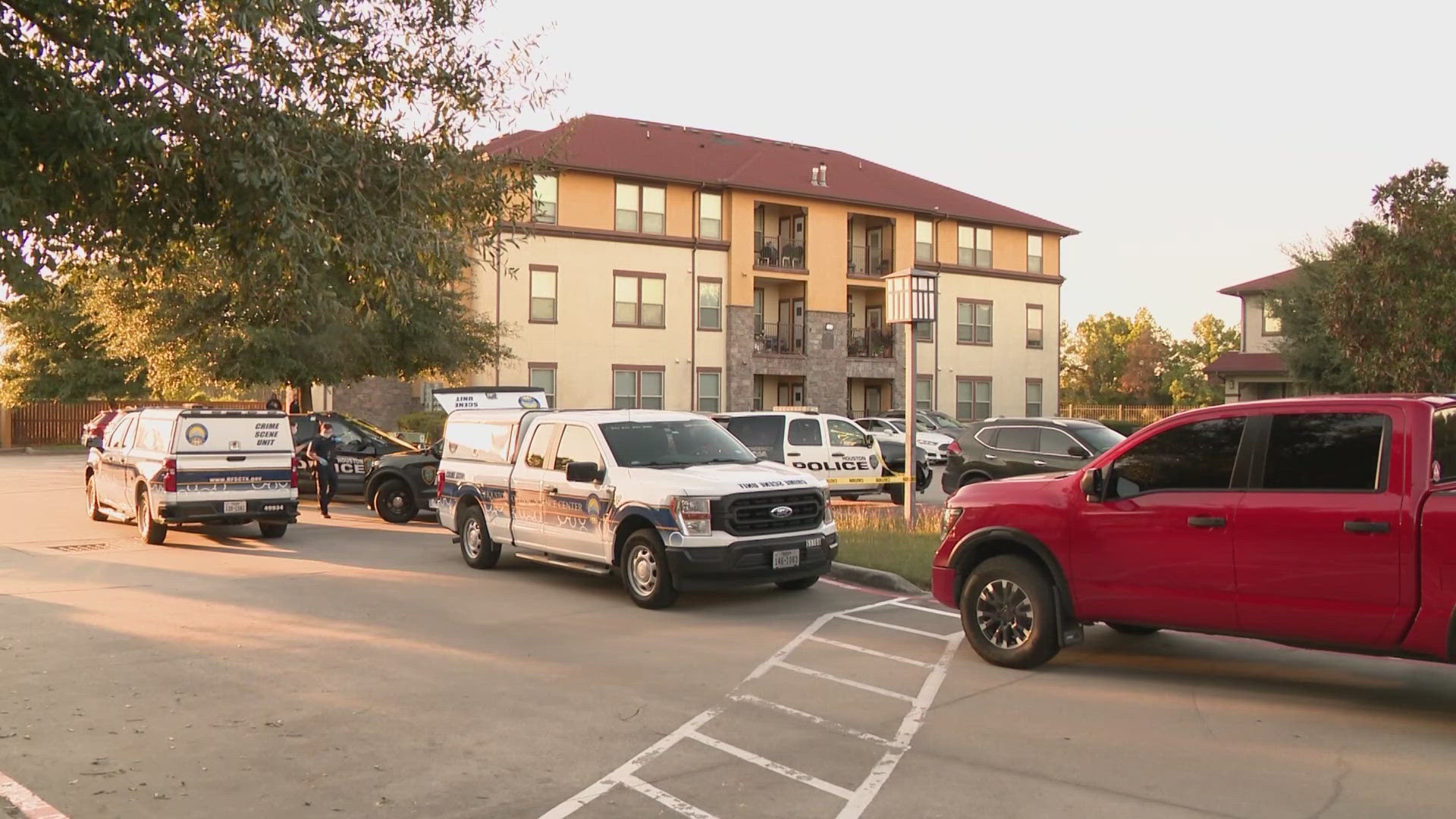 Houston, Texas crime: Man fatally shot at apartment complex | khou.com
