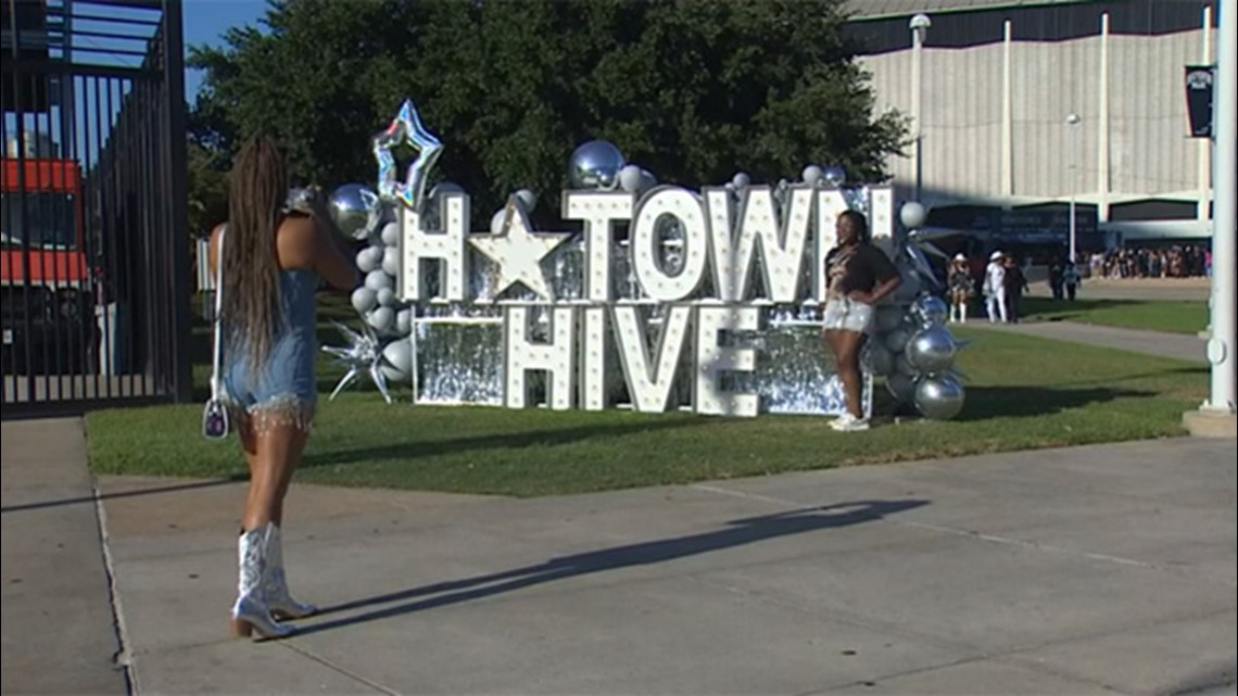 Beyonce in Houston Fans turn out for Renaissance World Tour