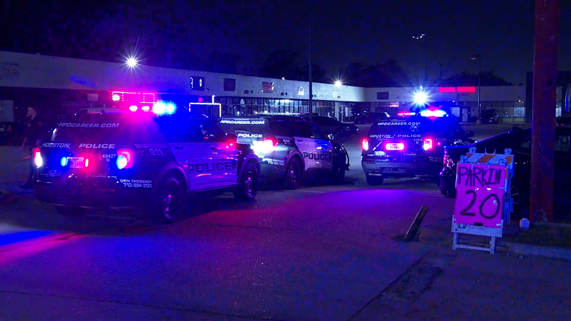 HPD: Guard accidentally fires shotgun at apparent unlicensed nightclub, hitting two women