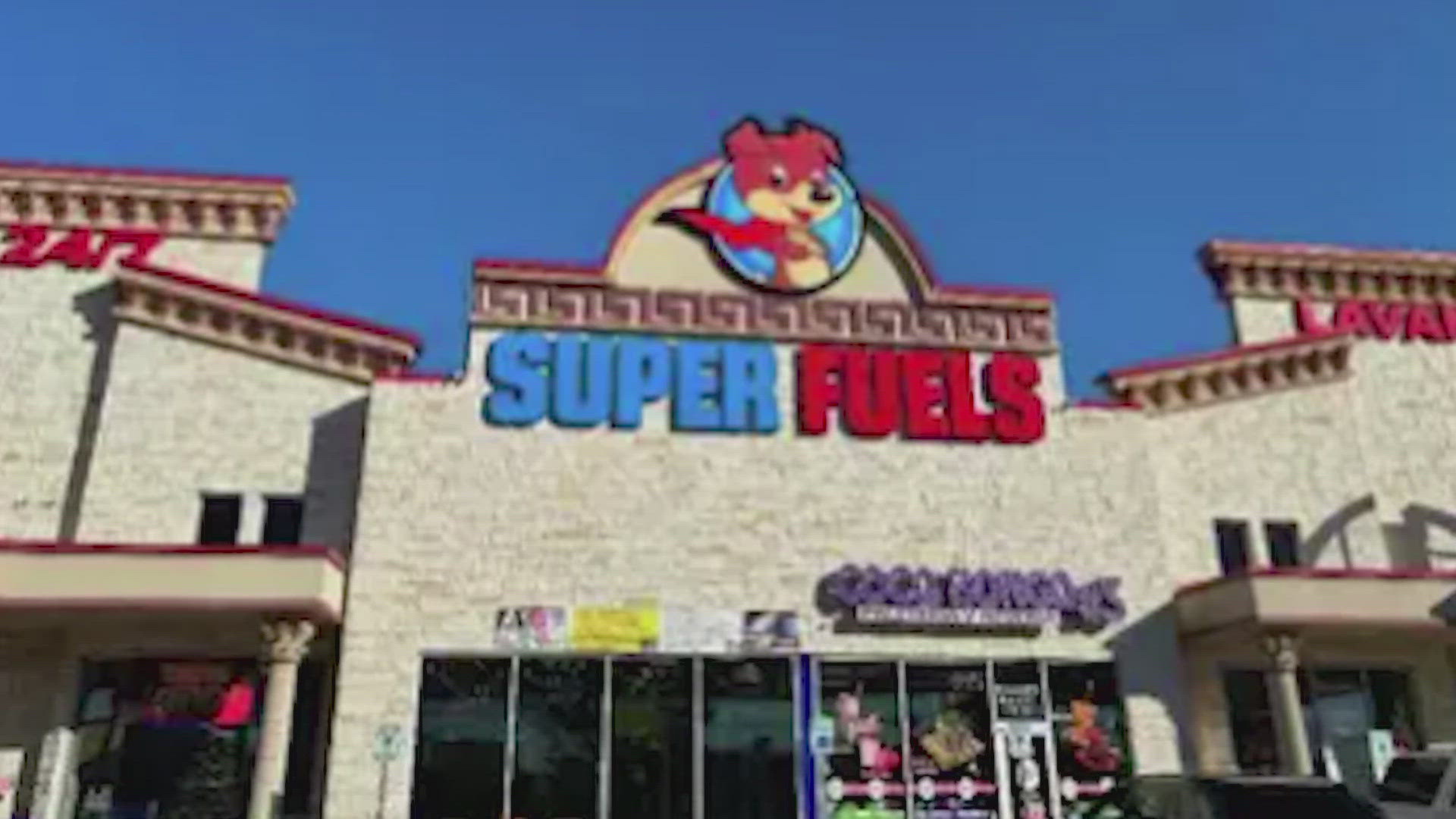 Buc-ee's suing local gas station chain over logo | khou.com