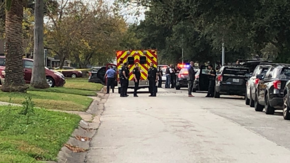 Suspect wounded in shootout with Houston police officers