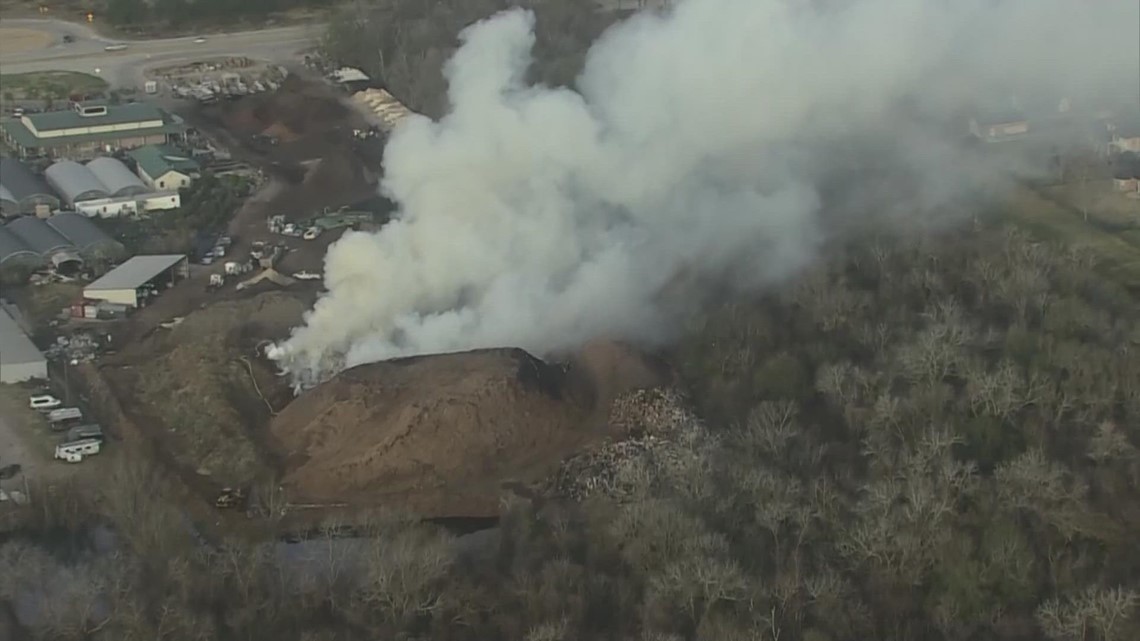 Mulch fire near Richmond fills sky with smoke