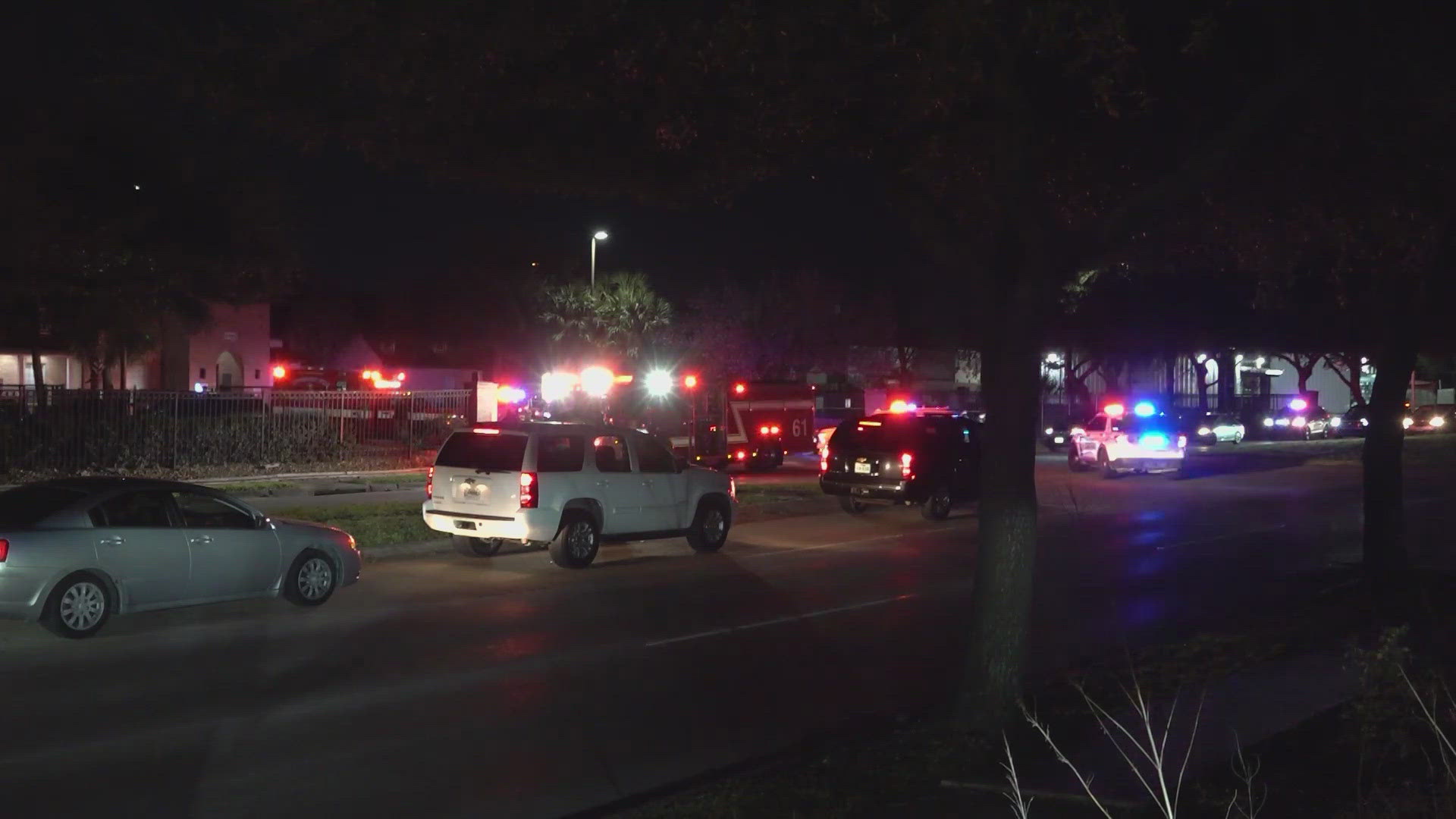Police investigating deadly shooting Clearwood Drive | khou.com