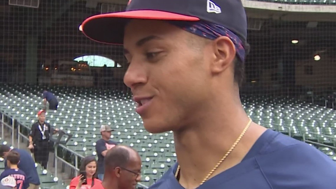 Houston Astros star Jeremy Peña meets with Robb Elementary survivors