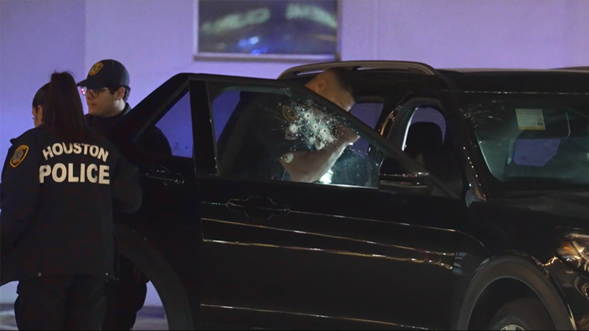 Man shot while driving along West Loop overnight | khou.com
