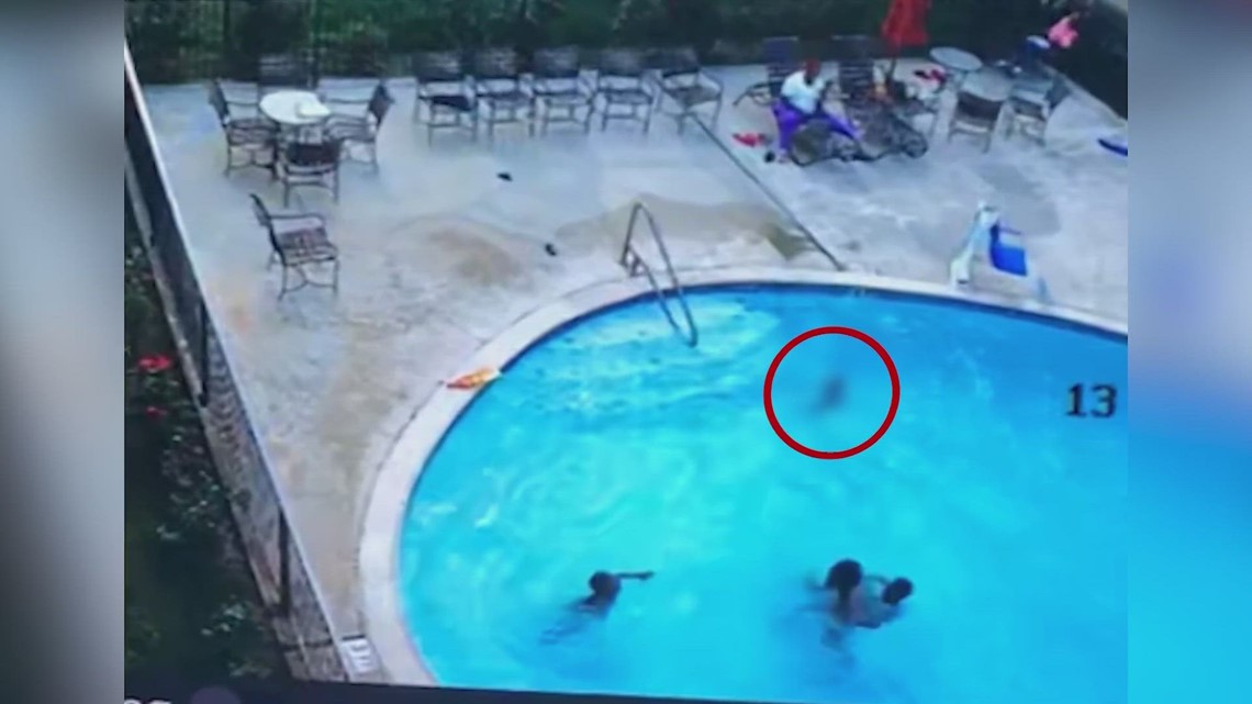 Toddler nearly drowns in hotel pool | Houston, Texas news - Vimarsana News