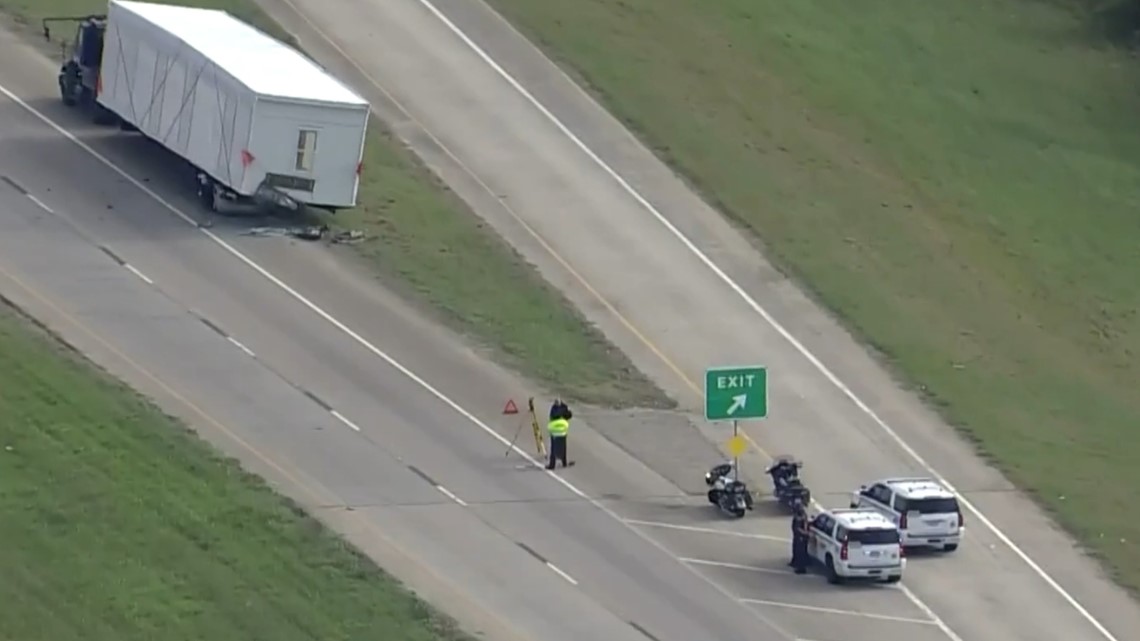 Traffic alert US 90 EB near Sheldon shut down after deadly crash