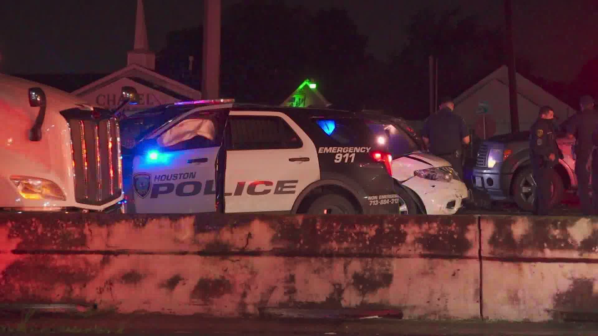 HPD officers hurt in crash on I-45 Gulf Freeway late Sunday | khou.com