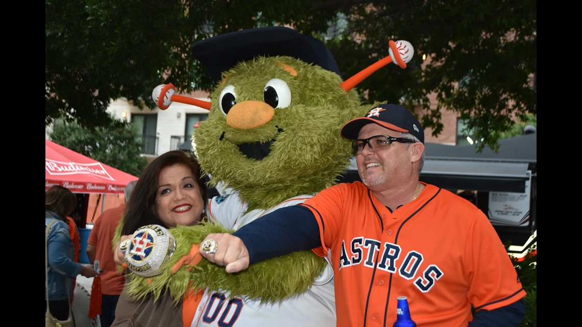 Orbit (Houston Astros) Can Hugger