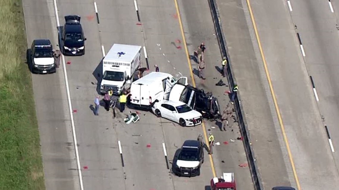 Deadly crash shuts down I10 East Freeway in Chambers County