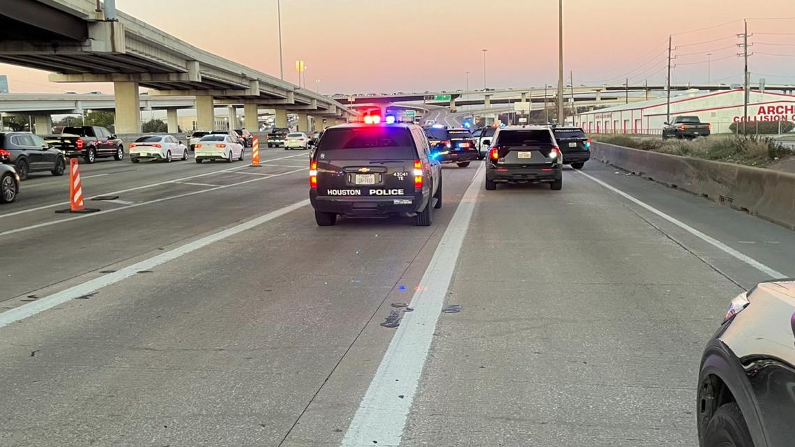Fatal wreck shuts down Southwest Freeway ramps to Beltway 8 | khou.com