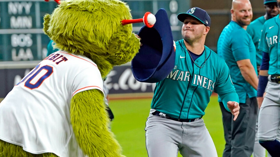 April 6, 2015: Houston Astros Mascot, Orbit showing off for the  photographers during pre-game ceremonies on Opening Day where the Houston  Astros take on the visiting Cleveland Indians. (Icon Sportswire via AP