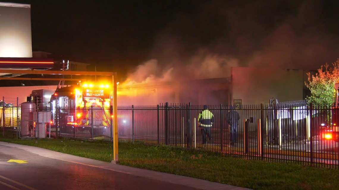 Kebakaran yang merusak 100+ unit di fasilitas penyimpanan di Tomball itu disengaja, kata petugas pemadam kebakaran