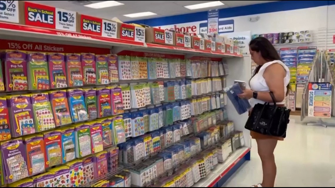 Texas teacher spends her own money on school supplies - Vimarsana News