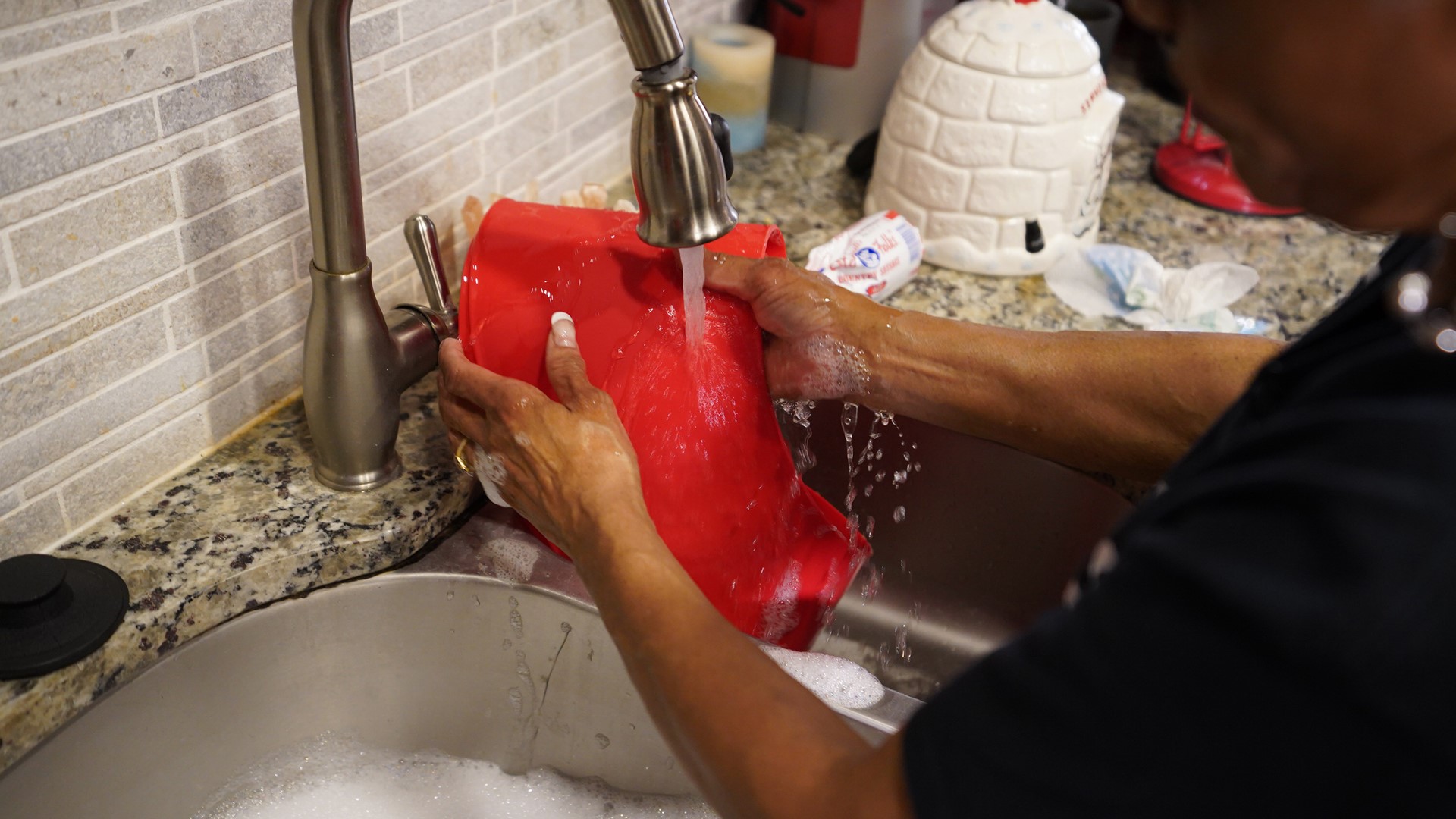 Skip cleanup after frying food with Frywall