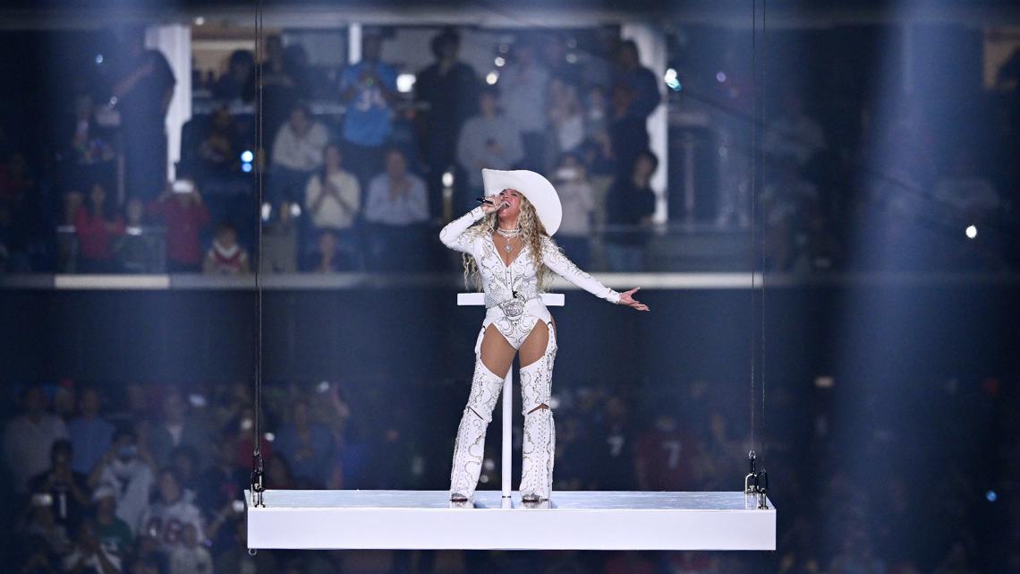 Recap of Beyoncé's NFL halftime show performance on Christmas Day ...