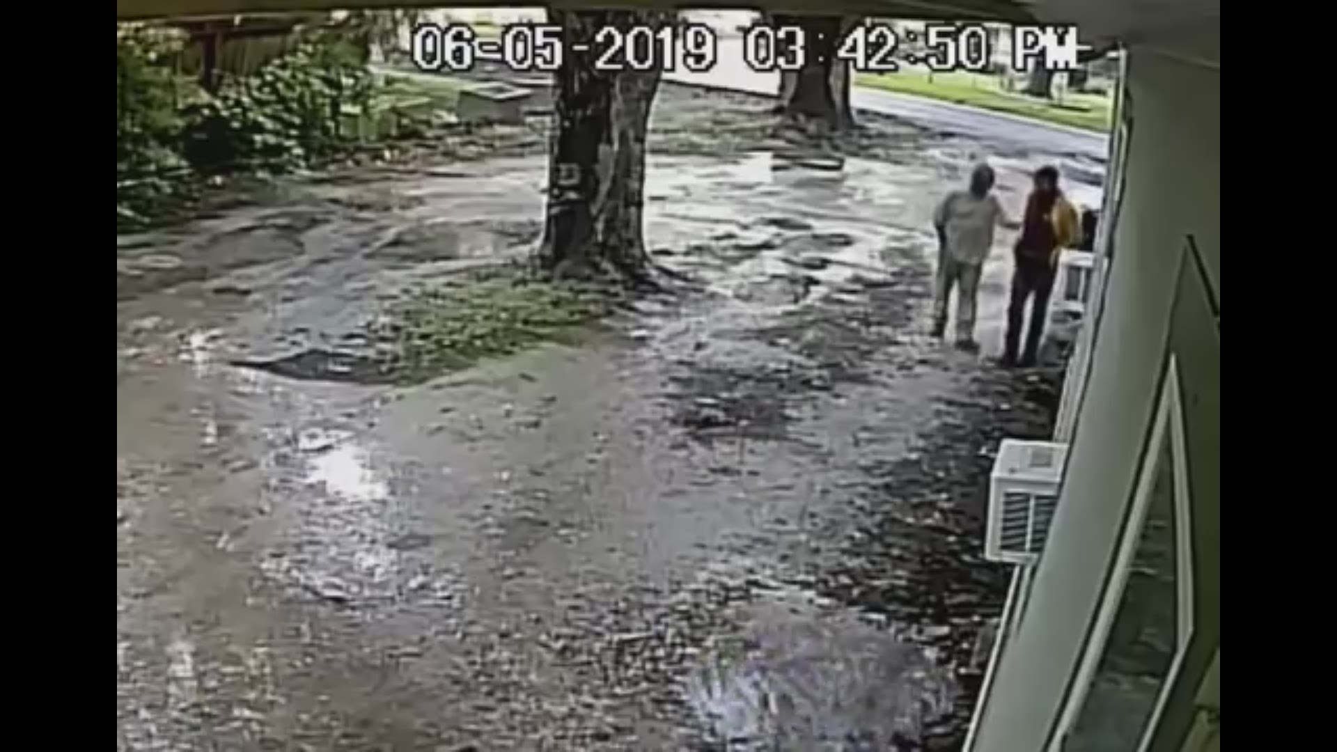 Crime Stoppers and the Houston Police Department's Robbery Division need help identifying the suspect who beat and robbed an elderly man. Warning: some reader's may find the video disturbing, but police hope it will lead to an arrest. | https://www.khou.com/article/news/crime/graphic-video-shows-89-year-old-man-getting-beaten-houston-police-looking-for-suspect/285-fe5d5e46-5bdb-4dc5-9579-8b764324ec22