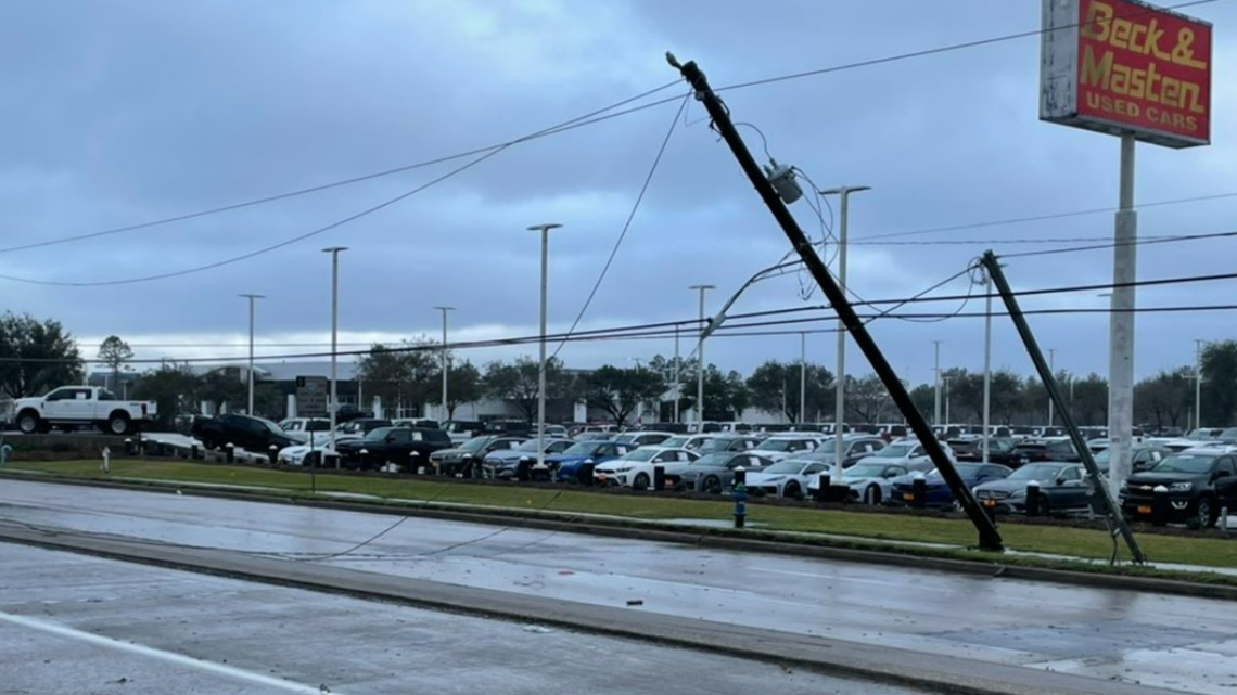 Lalu lintas Houston, cuaca: Kabel listrik mati di Gulf Freeway