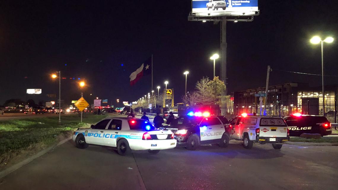 HPD: At least one dead after crash on North Freeway service road - Vimarsana News