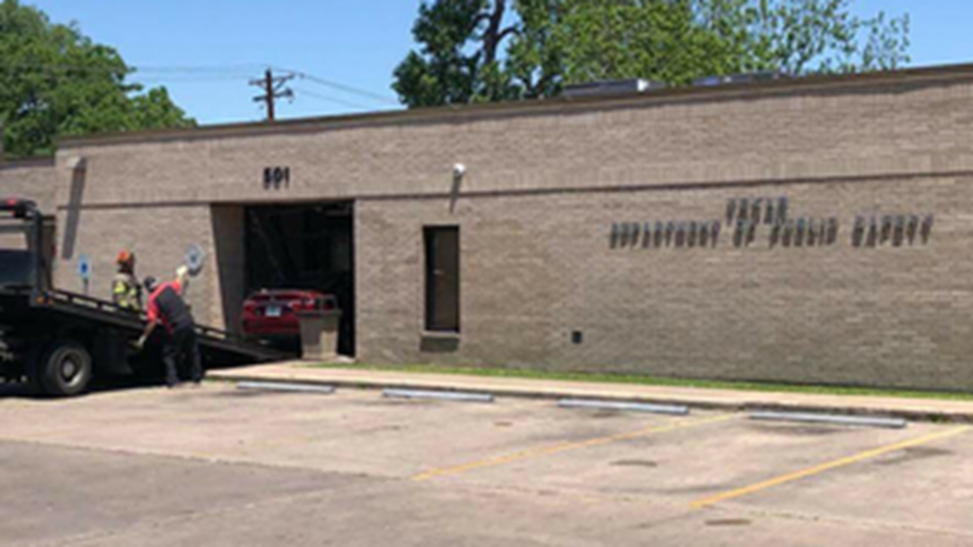 Woman crashes into driver license office in Angleton