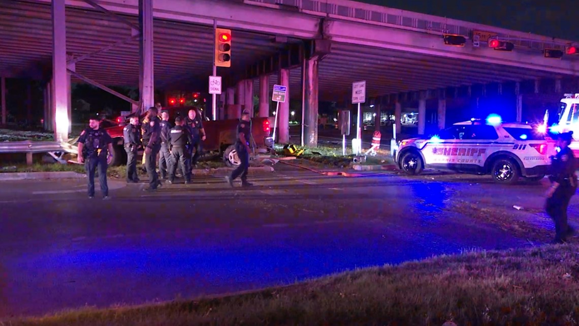 1 dead in crash at end of chase along Hardy Street at North Loop, HCSO says