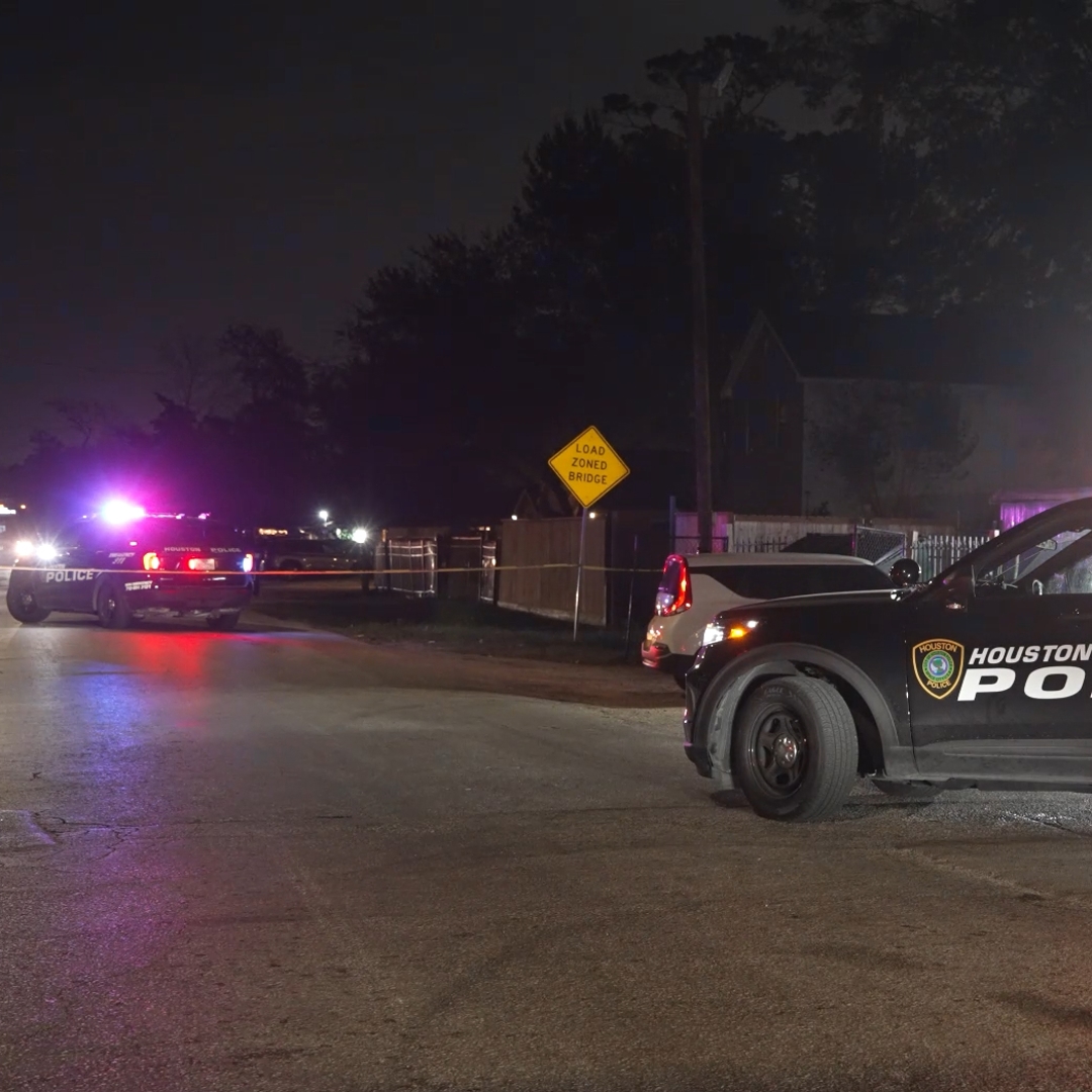 Man left critical after late-night parking lot shooting, Houston police ...